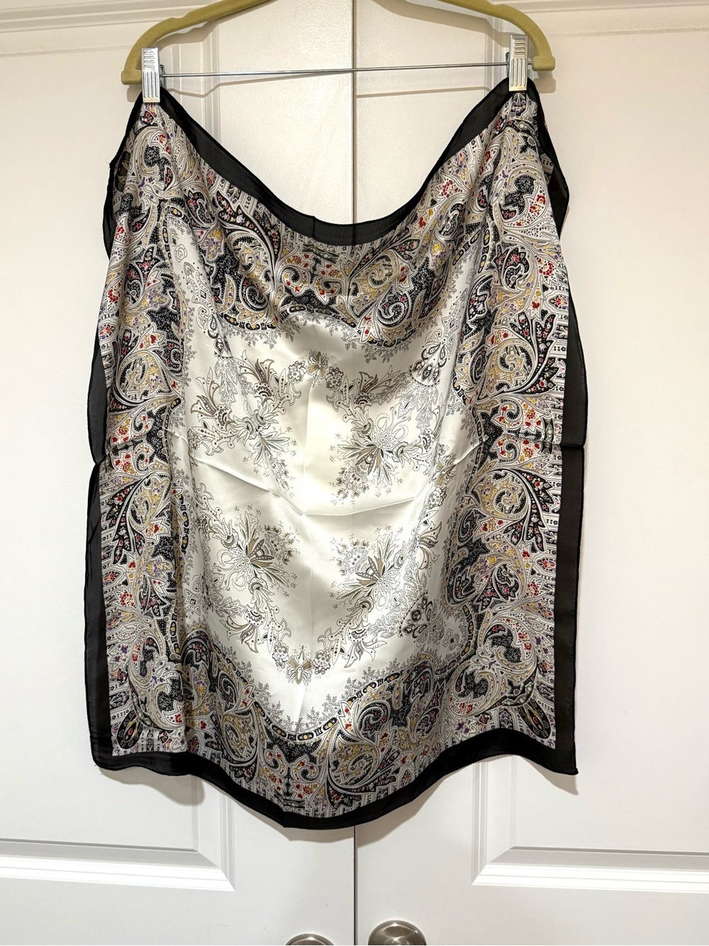 Silky Feel Paisley Print Square Scarf - Black & Off White 27”x27”